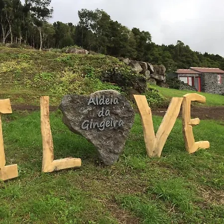 Aldeia Da Gingeira